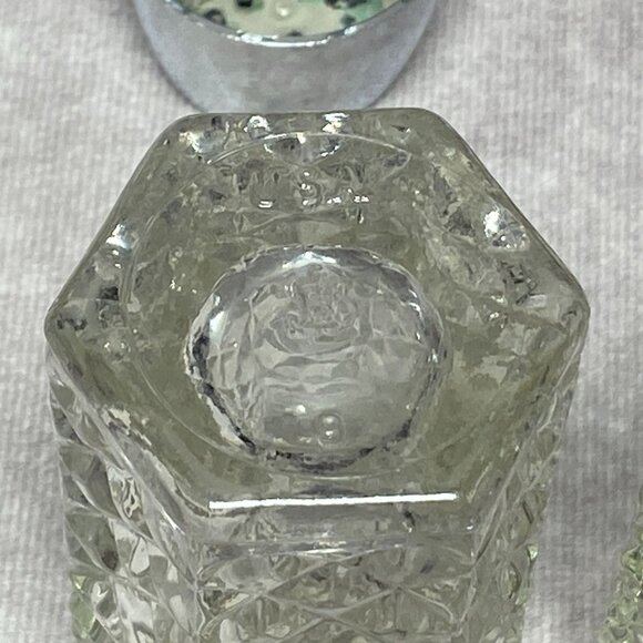 Vintage Wexford Pressed Glass Salt & Pepper Shakers With Chrome Plastic Tops - Picture 9 of 12